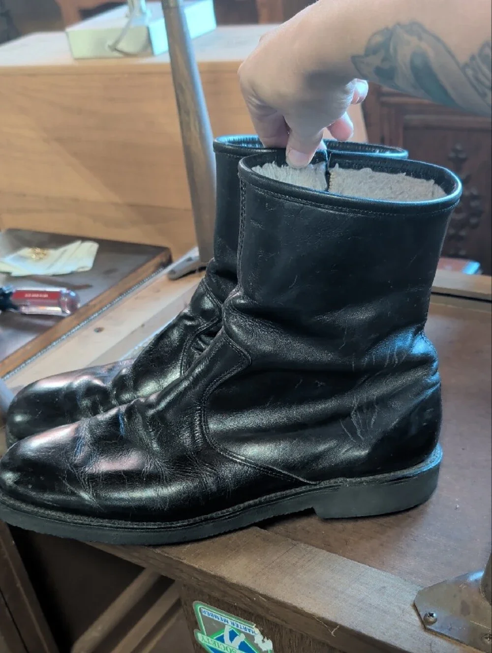 Dexter sleek black